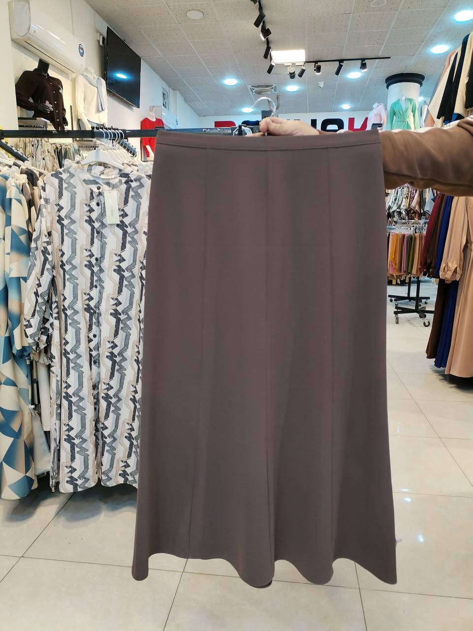 موديلات تنورة طويلة سوبر جرجيت درجة اولى 🇹🇷
التنورة سواد فاحم و فيها بطانة داخلية 🌿
قياسات 44_46_48_50_52_54_56_58_60_62👍
الاوان : اسود _نيلي _ بيجي _ رصاصي _ جوزي 💕

متوفر توصيل لكافة أنحاء العراق 🚗

العنوان؛ بغداد_قرب مجسر عدن شارع الربيع مقابل الشركة العامة لتصنيع الحبوب شارع العام لمدينة الحرية
للاستفسار الاتصال واتساب *********** ☎️

#باشاك_مول #ملابس #نسائي #أطفال #حجابات #كوزماتك #حقائب #احذية #التركي #مفروشات #ملابس_العيد #عيدالفطرالمبارك #فيسبوك #انست #لايك #خصومات #عروض #لايكات
