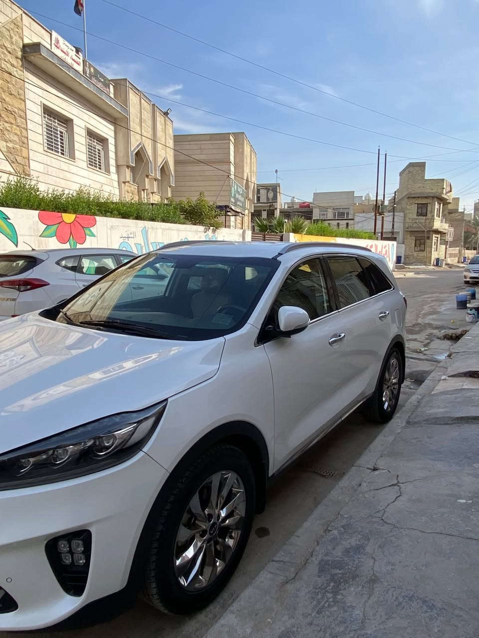 كيا سورنتو 2020 خليجي 
رقم بغداد الدولي  تحويل مباشر السيارة بأسمي
عداد المسافه : 99 ألف km 
حجم المحرك : 6 سلندر 
 مواصفات السياره ..
السياره بصمة . صندوق كهرباء
كروس مثبت سرعه - 
كشنات كهرباء . مري شفط 
حساس امامي خلفي . 7 راكب 
السياره على وضع الشركة ماعدا بارد شبر في الجاملغ الامامي وبعض شخوط (مال خباثه) بمكانات صغيره ع كد شبر موجودات بالصور
السعر 270  ورقه للاستفسار الاتصال 📞 ***********
العنوان بغداد الشعب
