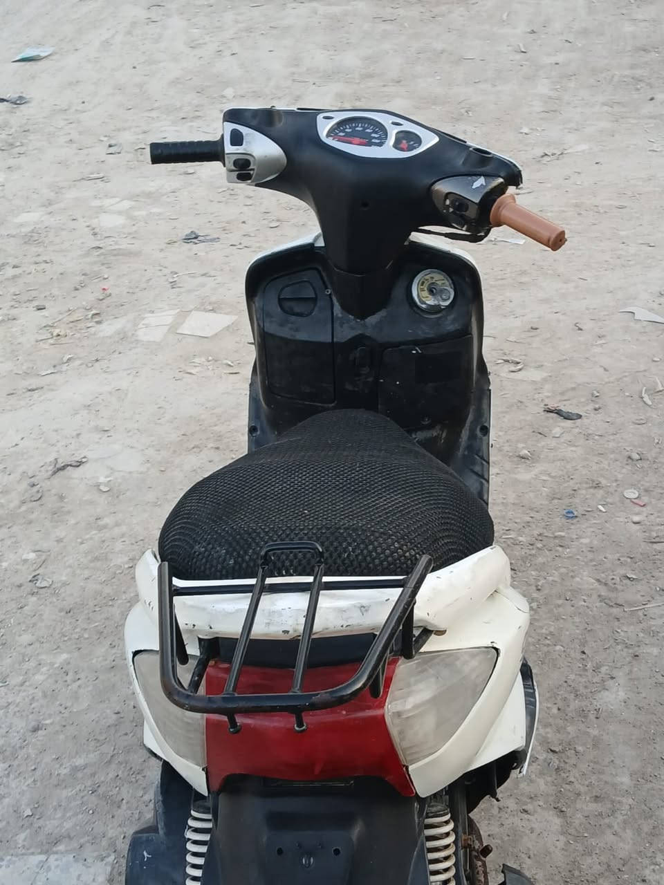 سلام عليكم دراجة سكنس نثيه بلاديه مكينه مامفتوحه بلاديه بوشه 49 ماناقصهه اي شي كله شغال سلف هندر خير من الله سعره 400 مكاني بغداد الراشديه رقمي فقط وادساب ***********
