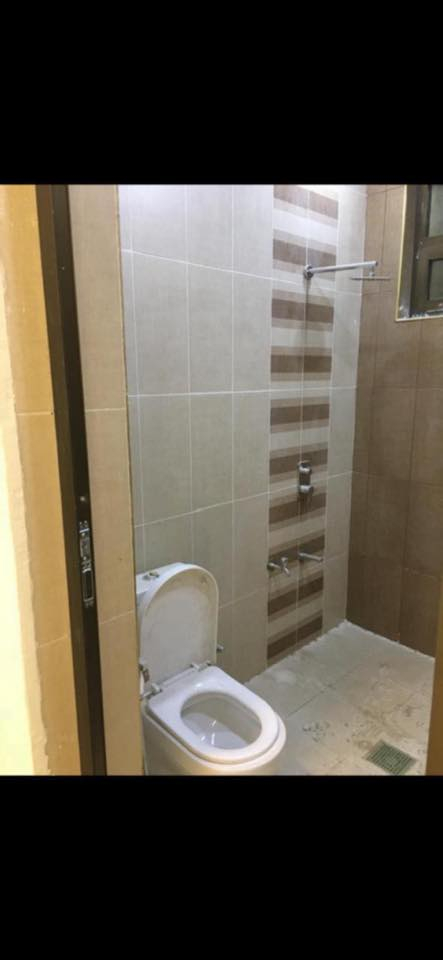 شقه طابق ارضي للإيجار التجاري - تصلح مكتب او عياده - في اليرموك الداخليه مقابل مدرسه فتح قرب جامع الداخليه- تتكون من غرفه وصاله ومطبخ وصحيات - لها باب خلفي يطل على سكه القطار وممكن تكون حديقه (زنجبيل) -الايجار الشهري ٩٠٠ ألف دينار - الاتصال مع المالك ***********
