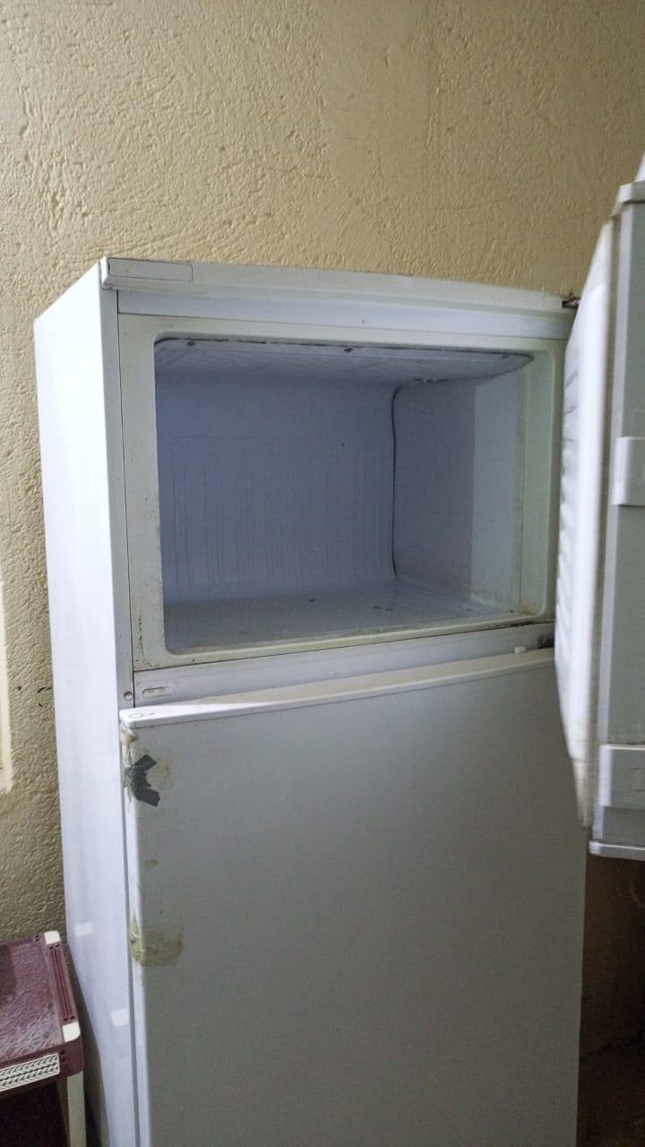 ثلاجه مستعمله
نوع تركي ارجلك
شغاله واتجمد حجم كبير السعر ٦٥ الف المكان ديوانيه الشافعيه
***********
