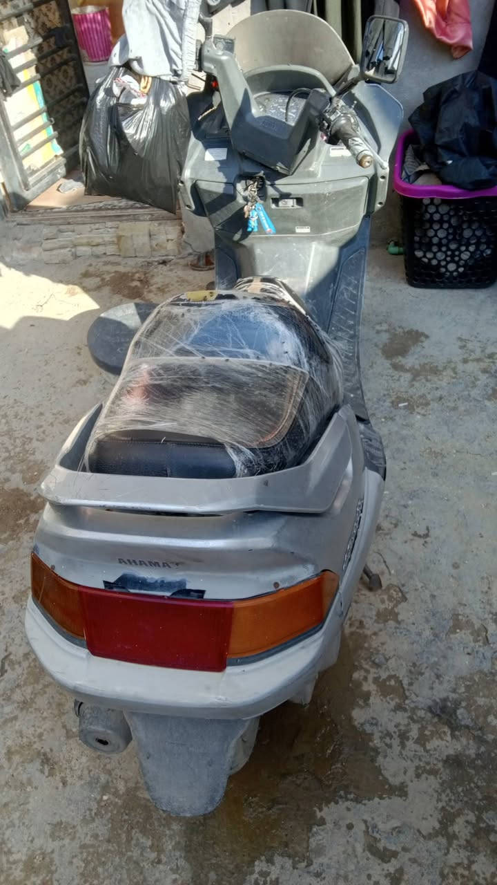 اسلام عليكم اخوان ) دراجه ماجسته قديم للبيع بيه بس كلجات امامي وخلفي غير هذا ماكو 

قيم وخذ بلي يرضي الله))) رقم الهاتف ***********
