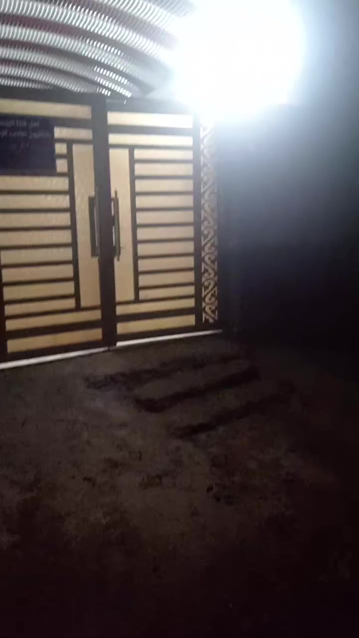 سلام عليكم بيت للبيع مساحه 300 متر حي الصدرين الاستفسار ***********
