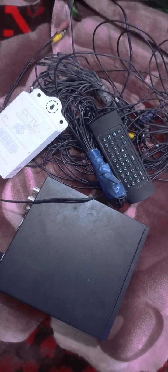 بيع مستعجل كامرات جديدة غير مستخدمة
مشتريهن 250 نريدهن ب120 وبيهن مجال 
كامرات +يو بي اس+ الريموت +السستم مالتهن والكيبلات 
مكان: كوفة /جسر الكوفة القديم
 
للتواصل مراسلة الصفحة او الاتصال على 
***********
