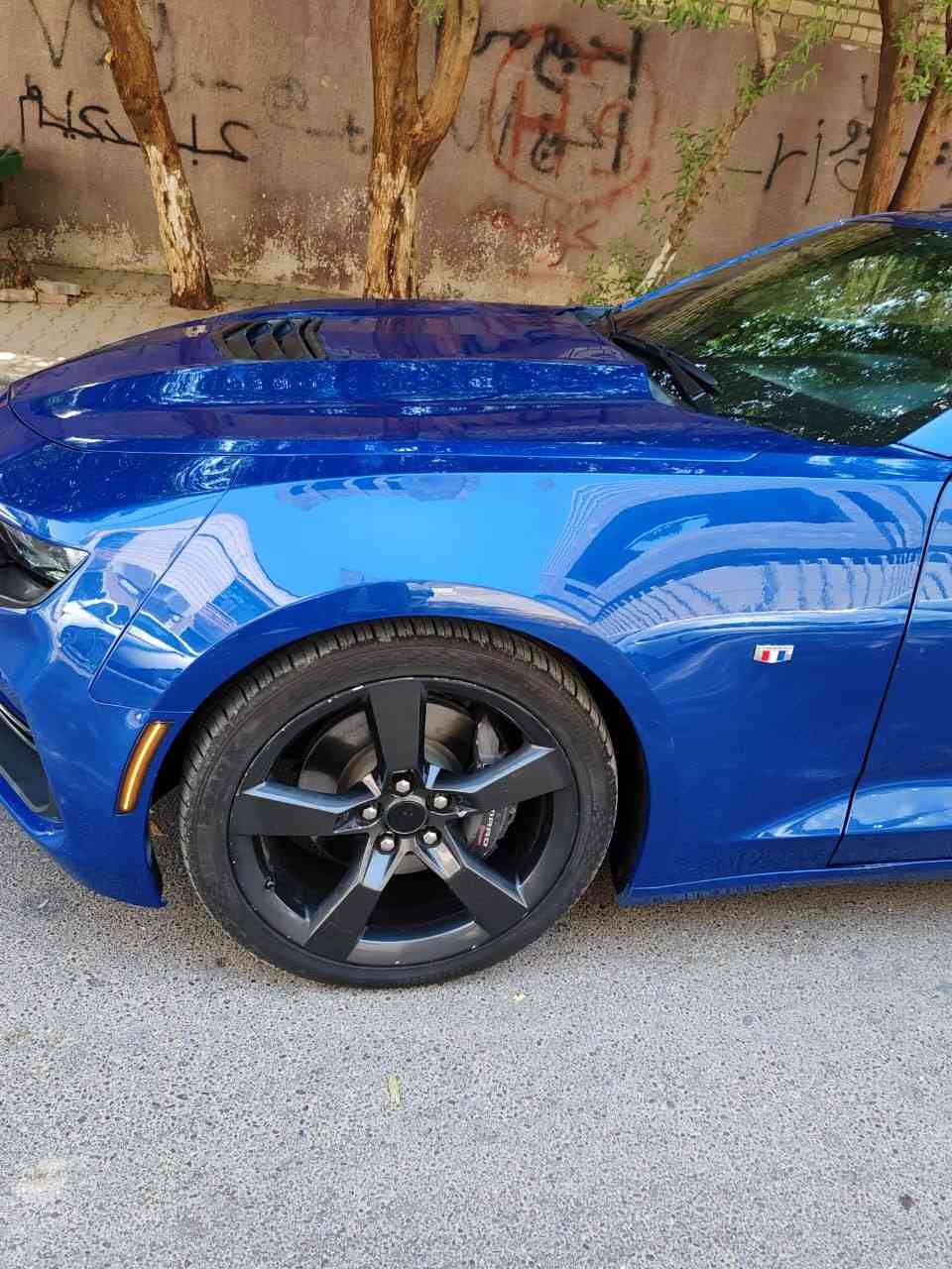 السلام عليكم 
كمارو موديل ٢٣ 
2Ss6200 ٨ سلندر 
مكان السيارة بغداد باسمي تحويل مباشر رقم مميز 
حادث السيارة سرقة مكينة وكير وراجعات بلاد الكير ١٠ نمر بجم مال كصة كاملة جبت وشديت مال موديل ٢٣ نفس الموديل يعني بدون حادث فقط غراض مبيوكة وشديتهن وكلهن اصليات السعر ٢٥٥ وبيها مجال للشراي 
***********
