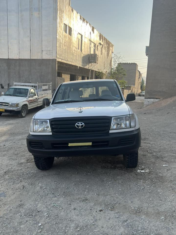 2001تاك كوشن و قه باغ سه لاجه سه ياره كه كارت و ساردى نيه پارجه يه كو په له يه كى بؤياخه من به دو پارجه ئه يفرؤشم سه نه وى ساليكى ماوه هه مو گيانى به شه رت له ٢٠١٧لاي خؤمانه ***********
