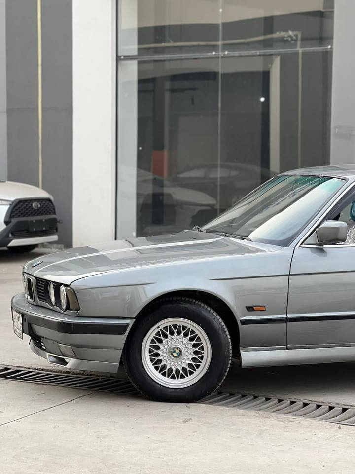 السياره للبيع محرك كير دواخل كلو جديدتخم تاير جديد طالب عليها ٥٥وبيها مجال بسيط***********
