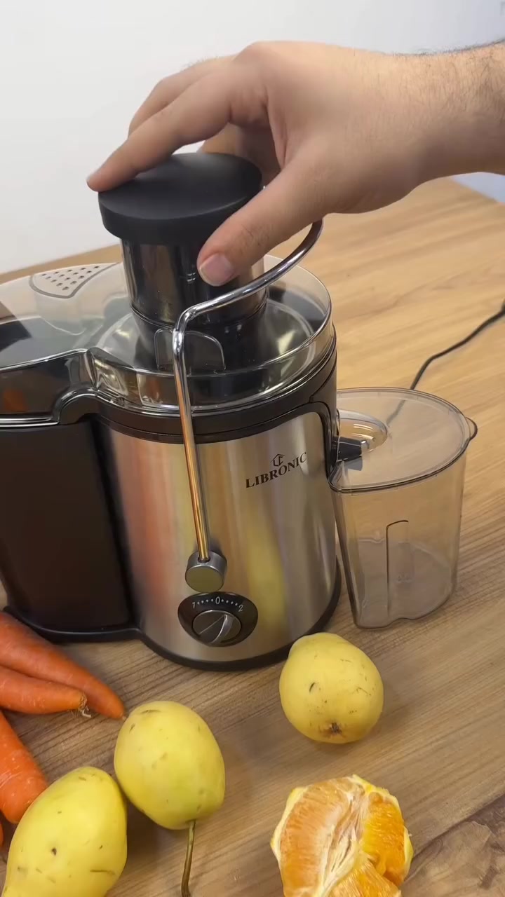 معصارة فواكه من ليبرونيك LC-336

الاستخدامات

تحضير العصائر الطازجة من الفواكه والخضروات الصلبة والناعمة

مناسب للاستخدام المنزلي أو التجاري في المطاعم الصغيرة

إنتاج عصائر صحية بشكل سريع وفعال

المميزات

تصميم عصري وأنيق مصنوع من الفولاذ المقاوم للصدأ لضمان المتانة والجودة

سهولة الفك والتركيب للتنظيف اليومي

قناة إدخال واسعة بقطر 70 مم لاستيعاب الفواكه كاملة دون تقطيع مسبق

محرك قوي بقدرة 950 واط لتوفير أداء ممتاز وسرعة في العصر

إعداد سرعتين لتناسب مختلف أنواع الفواكه والخضروات

حاوية لب السائل بسعة 500 مل وحاوية عصير بسعة 1 لتر

أبعاد المنتج: ارتفاع 31 سم، عرض 29 سم، طول 20 سم

طول السلك الكهربائي: 100 سم

قاعدة مقاومة للانزلاق لضمان الثبات أثناء التشغيل

فلتر داخلي مصنوع من الفولاذ المقاوم للصدأ لضمان تنقية العصير من الشوائب

ضمان لمدة سنة واحدة من تاريخ الشراء
#تسوق#بيع #متجر #ادوات_المطبخ


**إذا كنت صاحب هذا الإعلان وتريد حذفه لأي سبب، رجاءا أرسل رسالة إلى الدعم الفني**