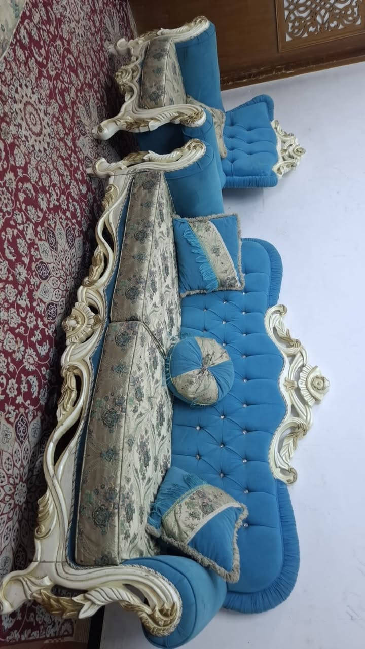 تخم زان تركي 10 مقاعد نضافته 100\100 اخو جديد كلش نضيف كل ضرار ما بي اربع كراسي وقنفتين السعر 400 بي مجال المكان البياع الاستفسار اتصل عل رقم *********** بي وتساب اكو توصيل
