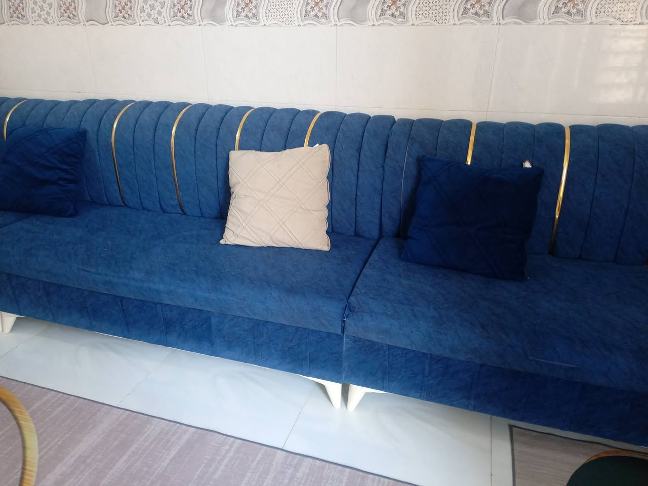 ديوان 13 مقعد للبيع السعر 250 العنوان كربلاء الحر للاستفسار ***********
