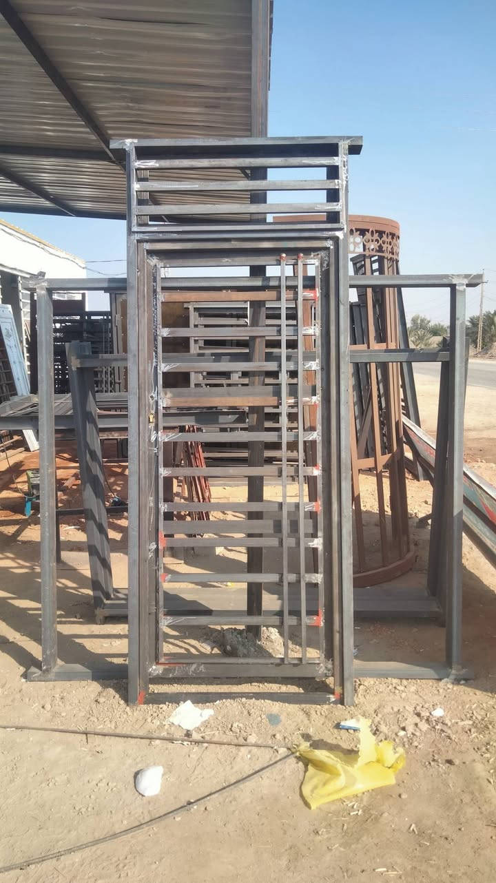 معمل حدادة الاخوين العنوان الدوانيه قضاء السدير السياحي قرب المجزره نعمل كافة انواع  الحداده حسب الطلب *********** يوجد واتساب
