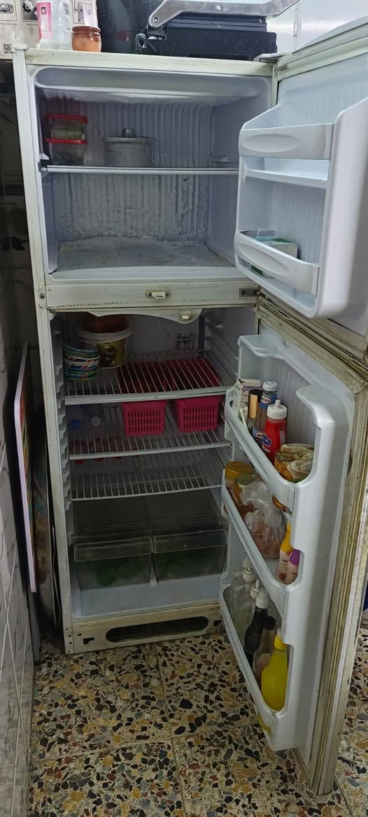 السلام عليكم ثلاجه حجم ٢٢ ومجمده حجم ١٢ ومجمده حجم ١٠ للبيع المكان بغداد الجديده الاتصال ‏‪***********‬‏
