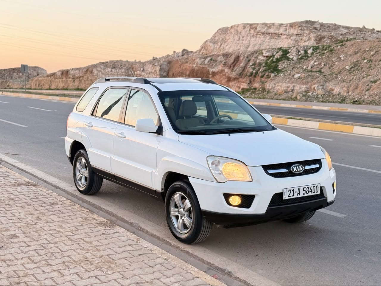 سلام عليكم 
كيا سبورتج 
موديل 2010
فوول مواصفات 
كير اوتوماتيك و عادي
ابيض ثلجي 
سلايد
داخل اصفر
داخل صاج
شاشة ايباد
حساس خلفي
بلاجكتور
مراية كهربائية 
جامات كهربائية 
بي شبر من باب سايق صبغ بدون دواخل بدون ضربة بدون حادث
بي مكانين تعديل بارد
كير و محرك كهربائي تبريد بشرط
محرك بدون صوت بخار ما مفتوح
سنوية وقم جديد لحد 2030
شرط تحويل و غرامة
سيارة حيل حلو علي وضع شركة
ربع دينار ماييها مصرف
تايرات جديد صدر امامي خلفي جاهزة
سيارة مكفولة
***********
***********
مكان كركوك
سعر 125بي مجال كركوك, العراق
