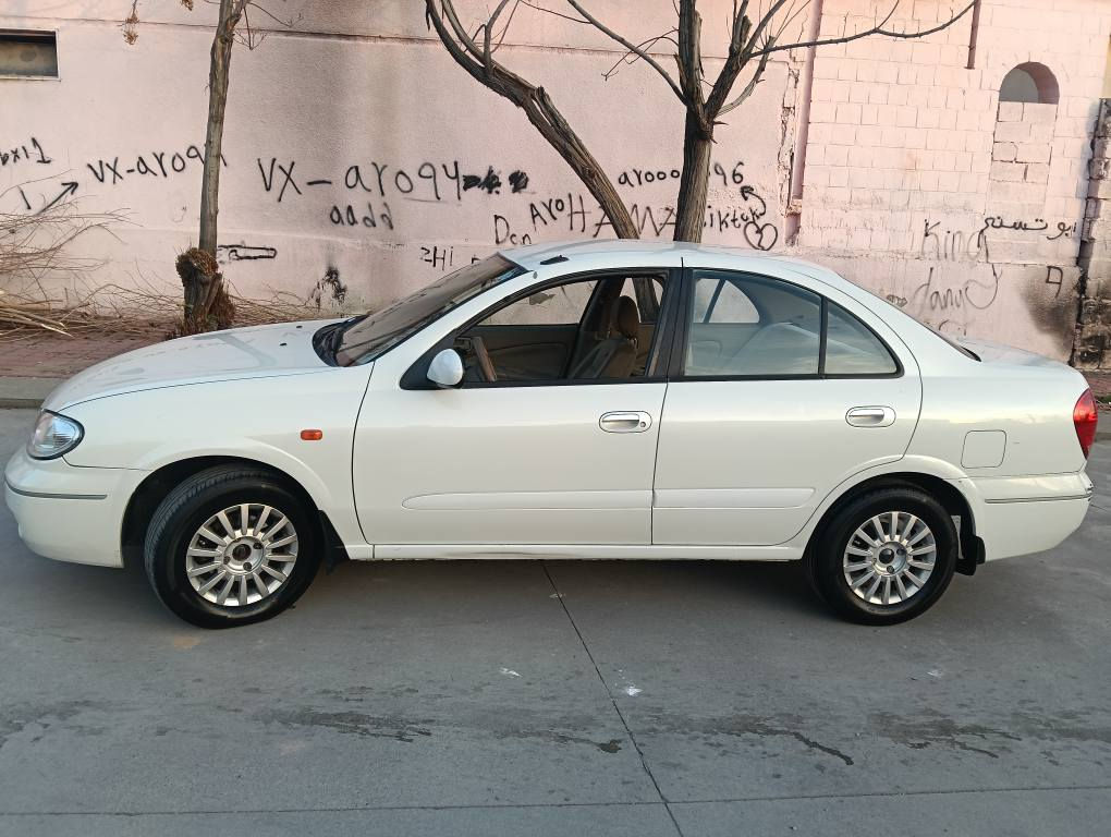 سەنی ٢٠٠٩ یابانی 

سەیارەکە زۆر بە  پاکی ماوەتەوە و هیچ ئەرکێکی نیە بە شەرتی ١٠٠ فیتەر بیبە
 گێڕو مەکینەی نەکراوەتەوە و زۆر بێ کێشەو مەزبووتە
چوار جام کارەبایە 
شاشەی ئایپادە 
لایتەکانی باشترین لیدی لەسەرە
دوو سویچی شەریکەی ماوەتەوە

 بۆیاخ تەنها یەک دۆسیەی بۆیاخە 
کەمێک کاڵبوونەوەی هەیە 
بستێک ساردی هەیە لای لایتی سەکن
لای چەمەلەغی دواوە کەمێک تەعدیلاتی بەسیتی هەیە

  
سەنەوی هەتا ٢٠٢٩ تازەیە سەنەویش بەناوی خۆمانەوەیە

ژمارەی تەلەفوون : ***********
*********** السليمانية, العراق
