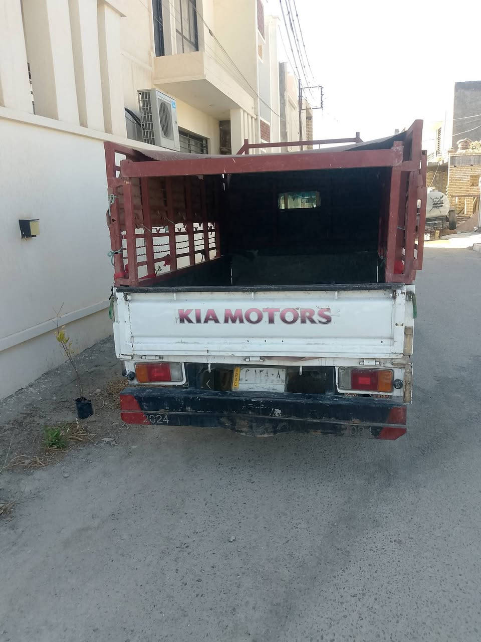 السلام عليكم بسبب الوعود الكاذبه اعيد النشركيه حمل96 محرك وكير وتخم تاير وشاصي ورقم شاصي كله مكفول بس السلف الوتماتيك وصله تقويه من الباتري وتشتغل نكره وحده ونقص زوج تايرات الوره صفحت السائق والباقي كله فول ابيع وراوس رايد فرق مكاني حله محاويل قرب مطعم ومحطه جنت الفرات الوصط قريب على المحطه السعر 57وبيه مجال ***********
