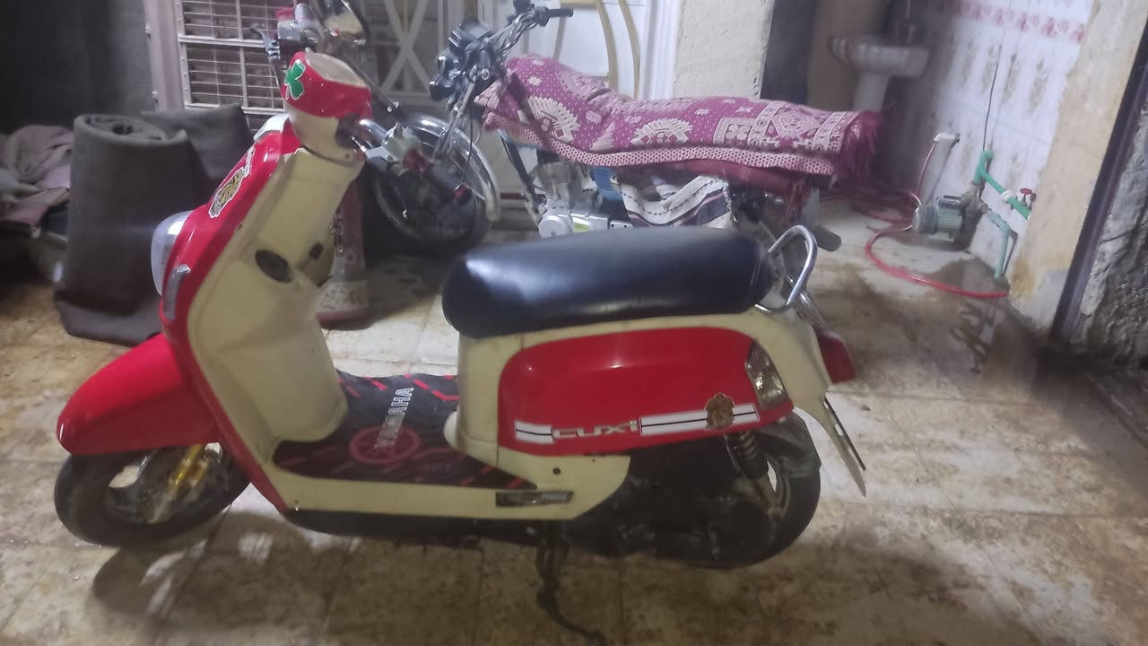 سلام عليكم دراجه بوليسي دراجه كامله من كل النواحي لا مجفته ولا مفتوحه كهربايات كامله مكينه بلاد من التاير للكابريتر شلعه ومعدل فول واضمن السعر650 وبيه مجال الرقم متوفر واتساب هم ***********
