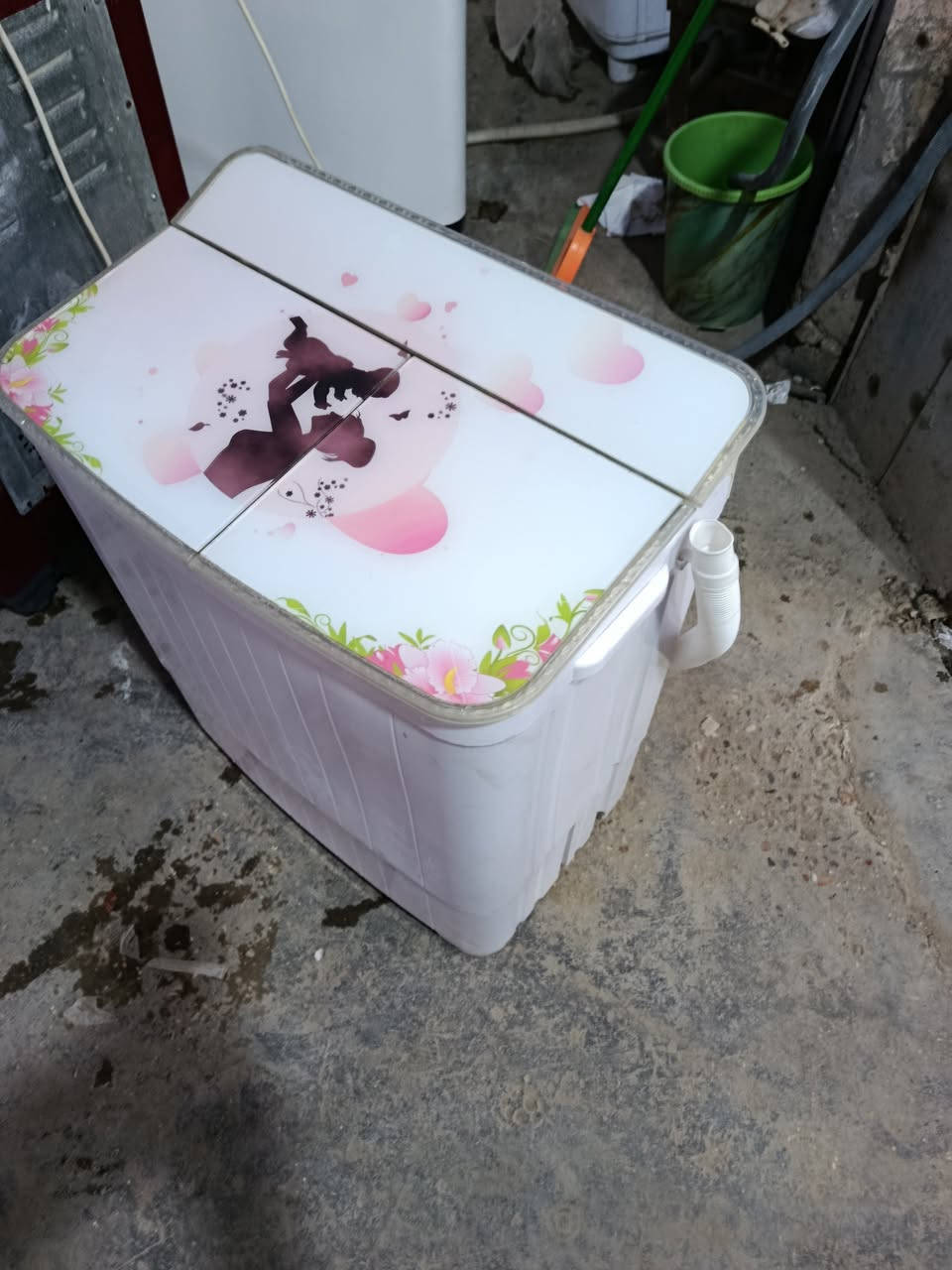 بلاش 
غسالة ملابس اطفال 
غسالة عادية حوضين ماطوراتها بلادية وضمان ب ٦٥ ألف فقط 
***********
بغداد دورة المهدية الاولى عبدالعزيز للغسالات 

 
حجم صغير
