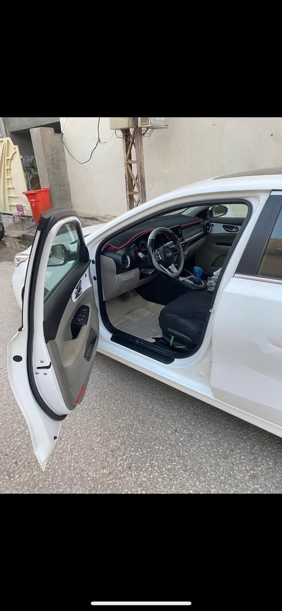 السلام عليكم سيراتو 2020فول موصفات عدة البصمة ماشية 69الف قابل للزيادة موصفات فتحة اشاير بل مري دبل يرباك تبريد قطعتين حساسات خلفية ٣انضمة قيادة سبورت وعادي ويكو مري شفط السيارة بيهة طخة بل باب خلف السايق موضحة بل صورة رقم بغداد العلوان بغداد الدورة السعر 163 وبيهة مجال بسيط الرقم ***********
