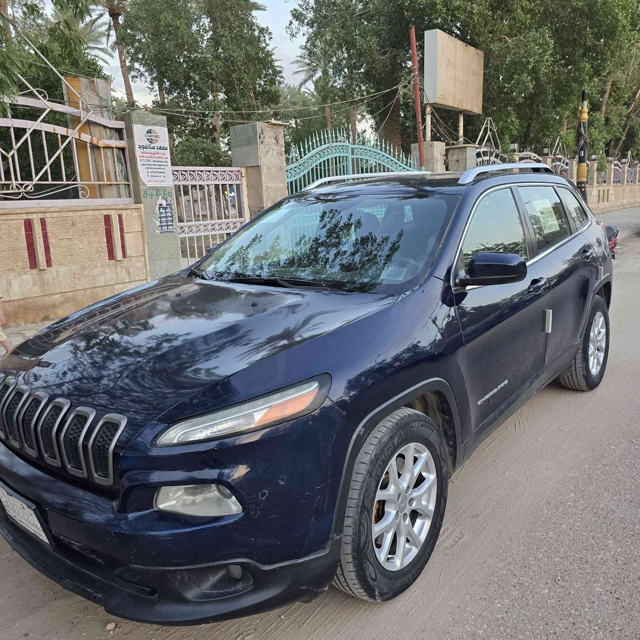 جيب شيروكي بزون موديل ١٦ لمتدد شاشه سايدبريك بصمه شاشه كبيره كامره تخم تاير باتري جديد تبريد جاهز مراوس او بيع  مكاني ديوانية ***********
