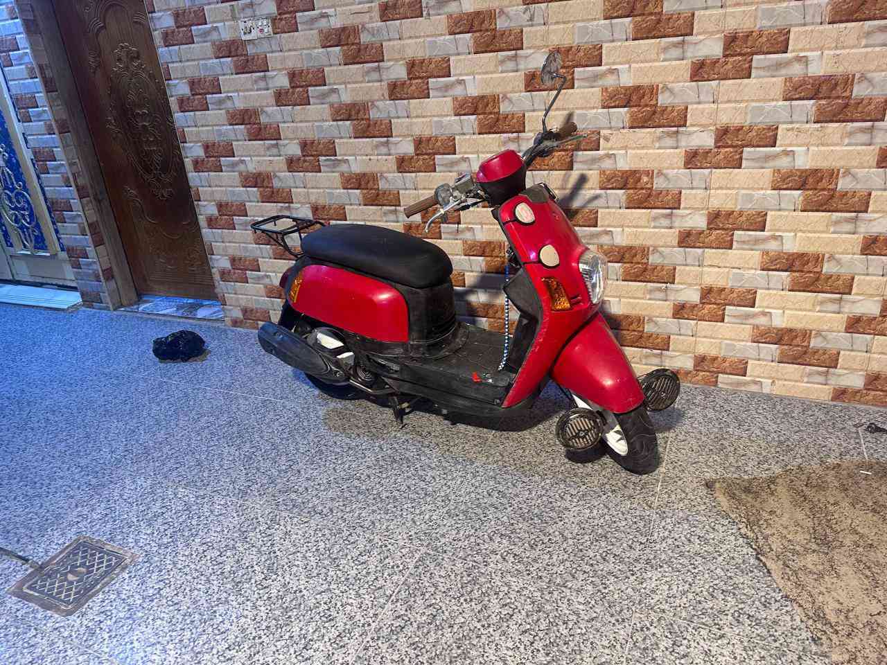 سلام عليكم دراجة ماكس بوليسي دراجة بلاد كفالة عامة دراجة دواخل وكفرات ختم واحد وي الشاصي دراجة بلادي مكينة كفاله كهربائيات شغاله كله تشتغل سلف وهندر دراجة ما بيه اي نقص سعر 850 مكان بصرة شط العرب جزيرا 
رقم ***********
