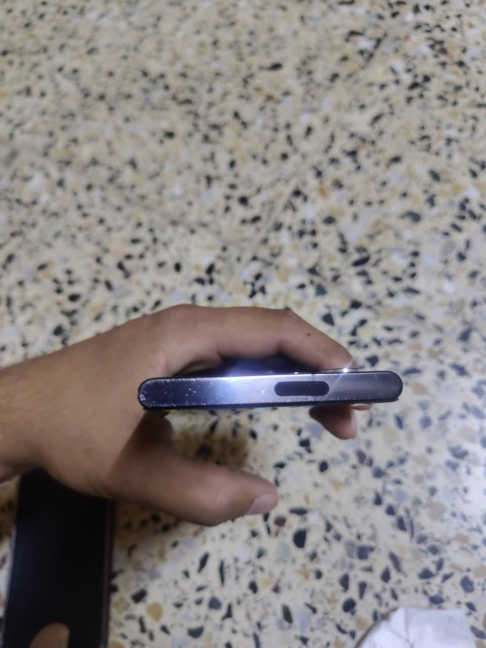 اس 22 التره 
ذكره256 رام12 
 مبدل شاشه عادي بي فطر بل كلصه 
سيم مايشتغل +كاميرا اماميه بيه شوي وسخ
سعره 310  /    ***********
