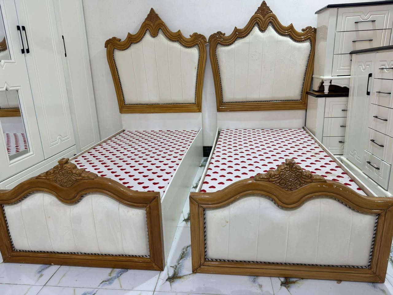 غرفه خشب صاج تفصال تركي سعرها ٢٥٠٠ جديده مامستخدمه صارخمس ايام طلعت من النجار ضيق المكان خلانه نبيعها ***********محمودالاسدي
