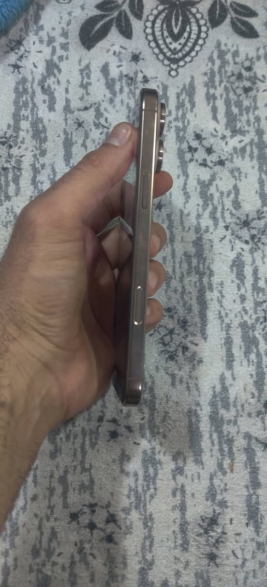 السلام عليكم اخوان جهاز ايفون 16 برو ماكس نظيف كلش نظافته 95 بالميه جهاز مبدل بيهه فقط ايسي مال شحن لان جان يشحن 80 ويوكف جهاز ما وياه كارتون ضايع الله شاهد جهاز كلشي ما وياه يرحم والديكم سعره مليون و200 وبيه مجال قليل كلش مكاني البصره القبله يم البريد ***********
