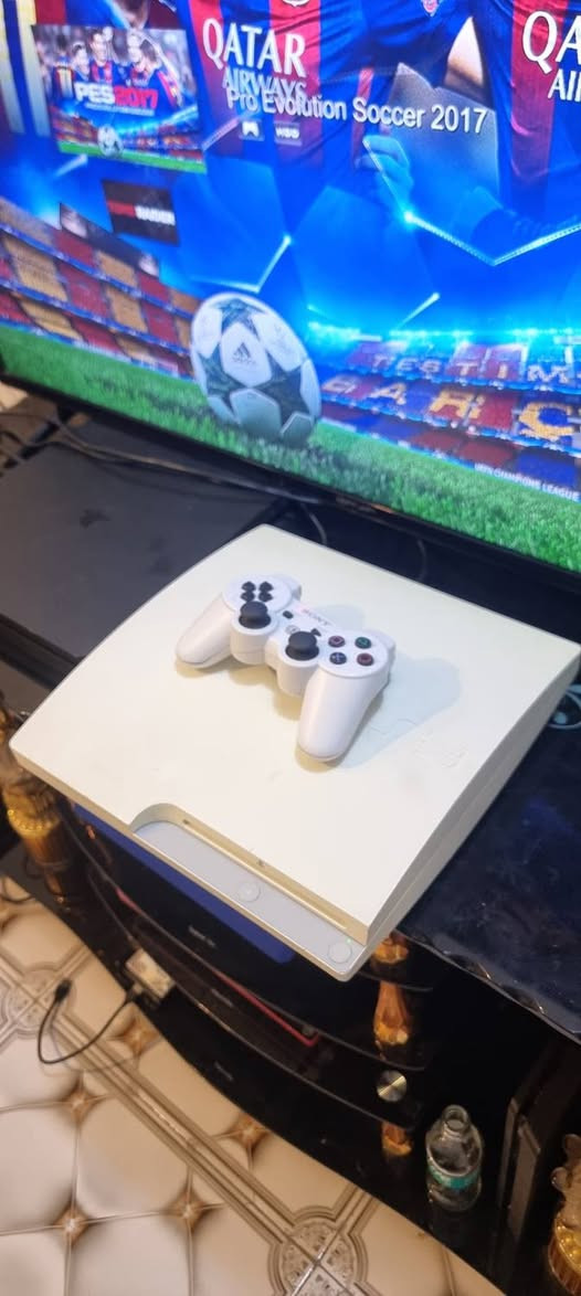السلام عليكم
بلي ps3 slim لون ابيض 

نضيف جدا العدسه القرص شغال يشغل افلام 

مهكر وكامل ملحقات بدون نقص ويحتوي تقريبا 7 العاب

عنوان بغداد الشعب للاتصال او واتساب ***********

يوجد توصيل أيضا
