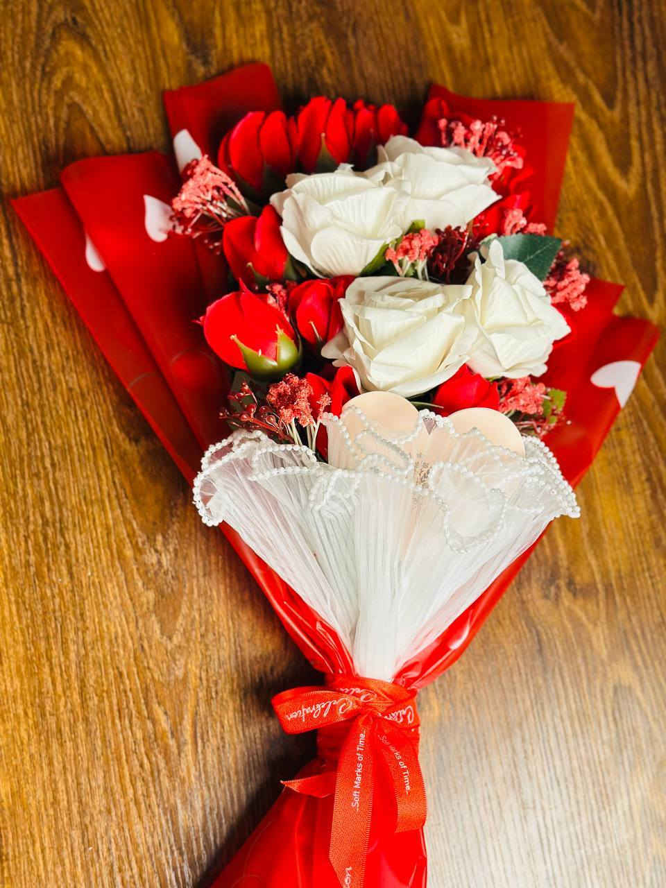 وقعتُ في حُب هذه التفاصيل.. شوفوا الجمال! 🥺❤️ بمناسبة عيد الحب بوكي ورد تختصر كل معاني اللطافة.❤️❤️❤️.

بعض الهدايا ليست مجرد أشياء، بل هي مشاعر مُغلفة بالورد.. شكرًا لمن جعل يومي أجمل بوجوده وبجمال ذوقه." 🌹✨

كأنها قطعة من الفن.. تناغم الأحمر مع الأبيض يعطي شعور بالفخامة. الورد مو بس هدية، الورد تقدير للروح." ❤️ شكرًا من القلب. 💍✨
مع كارت عبر بهدية تحچي عنك 💌

سعر البوكي ٢٥  الف


**إذا كنت صاحب هذا الإعلان وتريد حذفه لأي سبب، رجاءا أرسل رسالة إلى الدعم الفني**