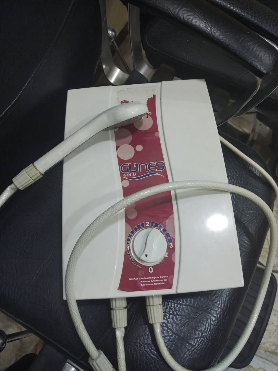 السلام عليكم
للبيع
قنفة +مرايا ورفوف +عربانة +سخان 
ب160 وبيها مجال للشراي
 
بغداد الجلاعطة بعد جزيرة بغداد السياحية 
***********
