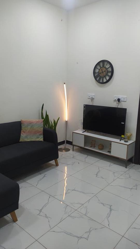 السلام عليكم بيت للبيع في حي الجامعة مجمع الرواد السكني مساحة 120غرفتين نوم و3مجاميع صحية مطلوب مبادرة موقع مميز بداية المجمع للاستفسار الاتصال على الرقم ***********
