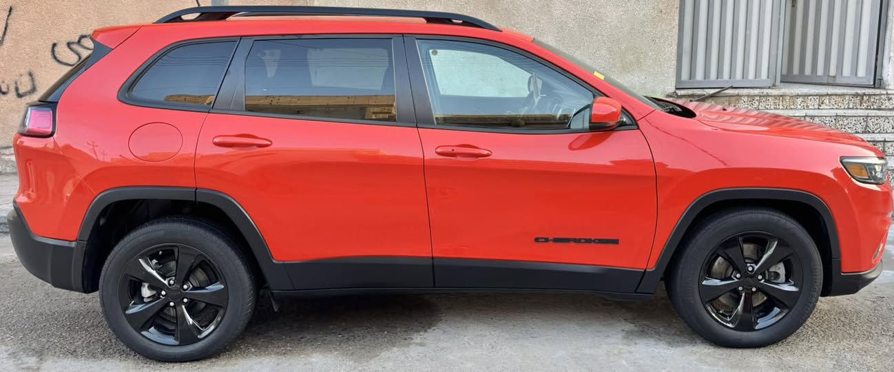 للبيع جيب شيروكي موديل 2021 وارد امريكي كفالة عامة من الصبغ والضربة والتبديل والفتح والشخط والبارد سيارة بيها تقرير غرق تعمل وتسير گلوب واحد ما مشتغل بل عينة مكينة وكير بلكارتون برغي ما مفتوح بيها مكينتها حجم المحرك 2400 حدادية وتخم تاير زيرو .
المواصفات:تريل هوك
رادار جوة الرقم 
تحديد مسار 
اوتو هولد 
مثبت سرعة 
تحكم مقود اربع جهات 
كشنات جلد مختمات تريل هوك 
كشنات كهرباء 
كشنات هيتر 
تبريد لمس
بصمة +بصمة ابواب 
دخول ذكي 
نضام ترحيب
شاشة وكامرة وحساسات امامي خلفي 
سايد بريك بصمة
اوتو ستوب 
اوتو ستارت 
رادار جانبي 
رادار خلفي تحذير اصطدام
نقطة عمياء 
تشغيل عن بعد
وبعد بيها هواي مواصفات ما ذاكرهن .
السيارة زيرو ماشية 20 الف حقيقي 100/100
السعر :137 وبيها مجال
للأستفسار الأتصال:***********//***********
العنوان :البصرة الأمن الداخلي.
