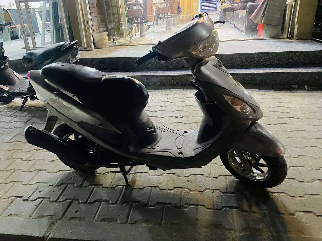 ماكس منغولي 
بوشه ٤٩ بلاد مامفتوحه درجه برغي ما مفتوح بيها 
نواقصها سبايدر و باتري ساعه يشغل سلف ساعه لا
بريك امامي و اشير كدام فقط 
مكان كربلاء حي الوفاء 
سعر ٥٥٠ وبيها مجال 
***********
