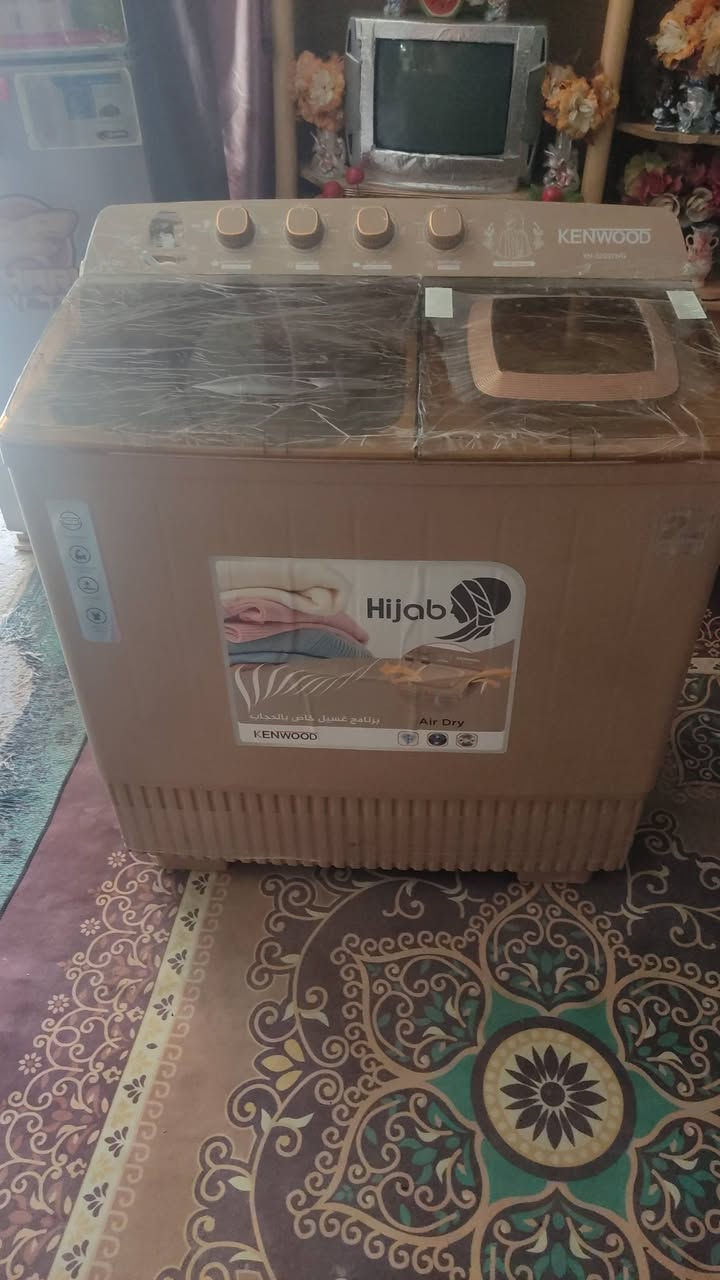 السلام عليكم غساله جديده بعدهي بالايلون كبيره الحجم حته بطانيات تغسل للبيع التفاصيل خاص او اتصل واتساب الرقم ***********
