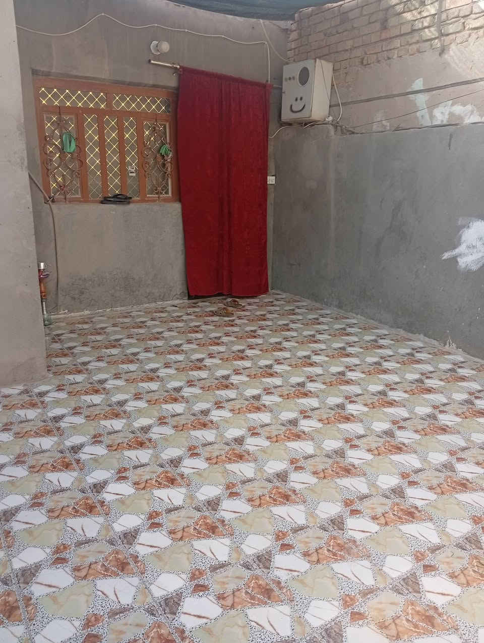 بعد وعود كاذبه عدنه البيت للبيع المساحه) 155) متر العنوان نادر الثالثه طابو صرف   غرفتين  ومطبخ وهول وستقبال وصحيات داخليه وخارجيه السعر )95)كله طابوق نهاية سنة )2022)رقم التليفون ***********
