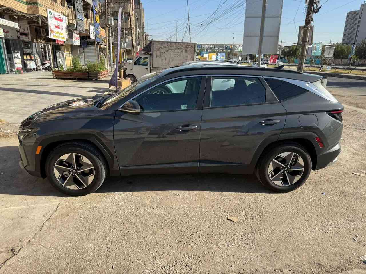 ﷽
﷽

للبيع فقط…
هونداي توسان 
الموديل : 2025
الون : رصاصي سموك  
العداد : 8000 (ثمان الاف) ميل السياره بحالة الزيرو  

الضرر : جاملغ ايمن امامي وبنيد وجاملغ خلفي ايمن وباب خلف الراكب تم تبديل القطع المتضرره وصبغها يعني السياره بيها اربع قطع صبغ صور الحادث مرفقه بلمنشور 

المو اصفات :-
1.سلايت
2.بصمه ابواب
3.تشتغل عن بعد 
4.رادار امامي 
5.رادار خلفي 
6.رادار جانبي
7.نقاط عمياء
8.قياده ذاتيه
9.مثبت سرعه 
10.تحكمات كامله ستيرن
11.شاشه كبيره متصله كامله 
12.كامره خلفية دواره
13.نظام تشتغل وايقاف المحرك لتقليل صرف بانزين .
14.كراسي امامي تدفئه 
15.كرسي السائق كهرباء 
16.جنطه كهرباء مع حساس قدم
17.وقوف تلقائي امامي وخلفي لمنع التصادم 
وبعد بيها مواصفات واضحه بلصور 

تفاصيل المحرك…
 • المحرك: 4 أسطوانات سعة 2.5 لتر.
 • القوة: 187 حصانًا.
 • عزم الدوران: 246 نيوتن متر.
 • ناقل الحركة: أوتوماتيكي ٨  
 • نظام التحكم في الانزلاق
 • نظام دعم المكابح
 . نظام نزول المنحدرات 
 السعر 21500$ 
(215) ورقه 
للاستفسار اكثر يرجا الاتصال بلارقام


**إذا كنت صاحب هذا الإعلان وتريد حذفه لأي سبب، رجاءا أرسل رسالة إلى الدعم الفني**