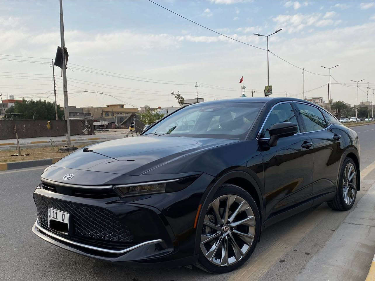 السلام عليكم

‏TOYOTA CARWN 2023  LIMITED 

مكينه 2500 هايبرد

مرقم بغداد بسمي تحويل ثاني يوم 

ماشية 25000km

فول مواصفات 1/1 

 الضرر بنيد وجاملغ

فول مواصفات 

بانوراما

كشن خزن ميموري

دخول ذكي اربعة ابواب 

مقاعد اماميه تحكم 

مقاعد اماميه تدفئ وتبريد 

مقاعد خلفيه تدفئ

تدفئ استيرن 

سستم سماعات jbl

حساس امامي خلفي

توفق ذاتي

لايت 4 عدسات

فور ويل

تبريد قطعتين 

كامره 360 درجة 

ويل حجم 21

السعر 27 ألف دولار   

مكاني بغداد 

رقم الهاتف *********** بغداد, العراق
