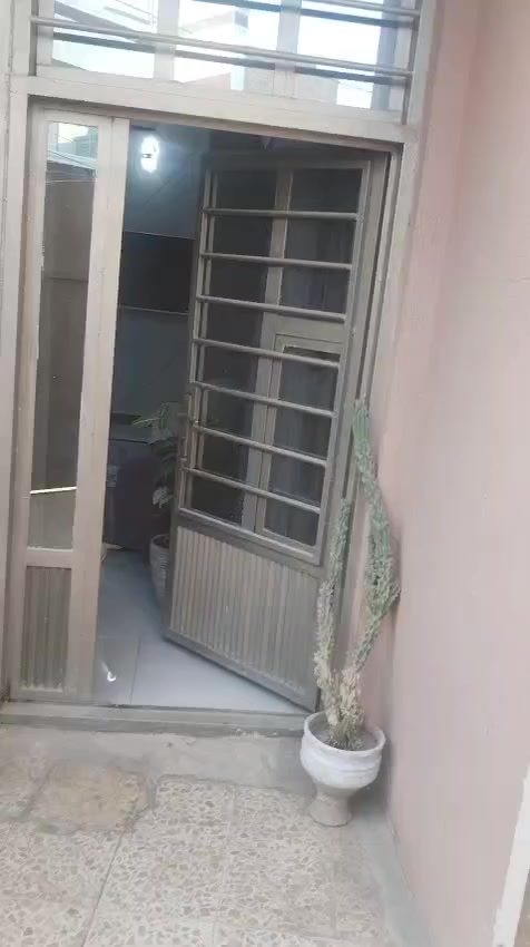 دار للبيع ١٢٦متر سند مستقل طابقين نظيف جدا في الدولعي م٤٣٤ مراجعة مكتب ارض الخيرات للعقار ***********
