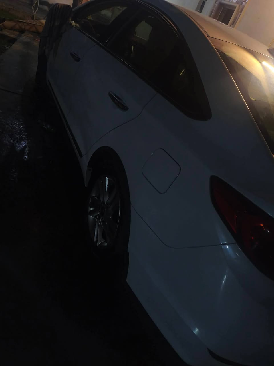 السلام عليكم 

السياره امريكي سوناتا 2017 ...
رقم بغداد ،،، 11 تحويل مباشر
ماشيه.  87 حقيقي 🖐️..
حادثها 3 قطع صبغ فقط بدون ضررر بجم كبس
 
كتب كتلوكات الشركه مامفتوحات 
.. سماعات انفينيتي...... 
تحكم ستيرن...
حساسات خلفية...
شاشه كبيره ابلاديه......
دواخل كلها بلاد .. تخم تاير جديد 
داخل لونين...
بلوتوث مكان شحن...... .. 
  .... 
محرك 2400 ...
كير ومكينه بلكارتون صدر خلفي وامامي جديد

تخم تاير...
ويل بلادي ...

مانقصها لو برغي نضافه 1ع1
السيارة جديدة شكد متتوقع

السعر.       ((122 ))
 بيها مجال للشراي 

***********...

 ...
رجاء الموشراي لايضل ينطي اسعار بكيفه
السيارة بالحقيقه احله من الصور بأكثر 🧿
