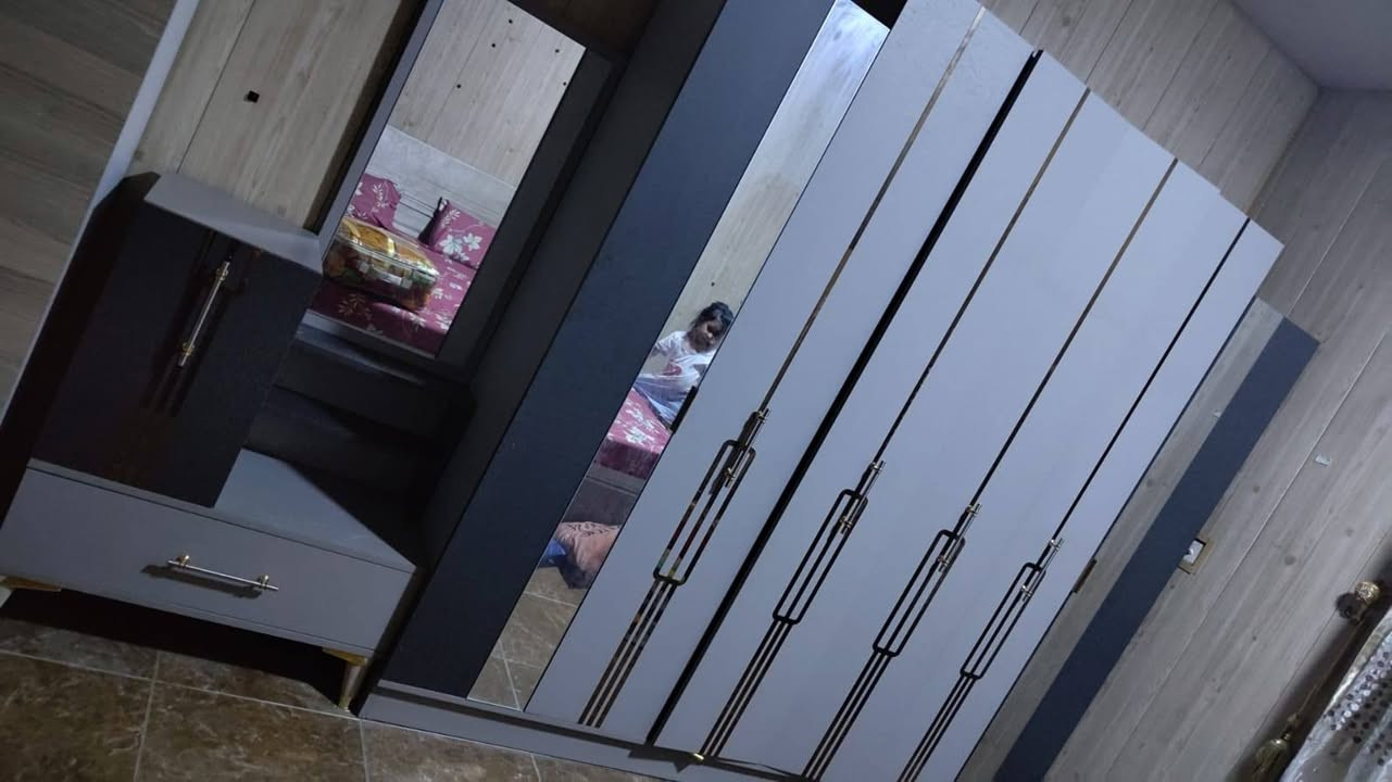 سلام عليكم اخوان غرفه نوم تركيه للبيع 5 قطع جديده ***********
