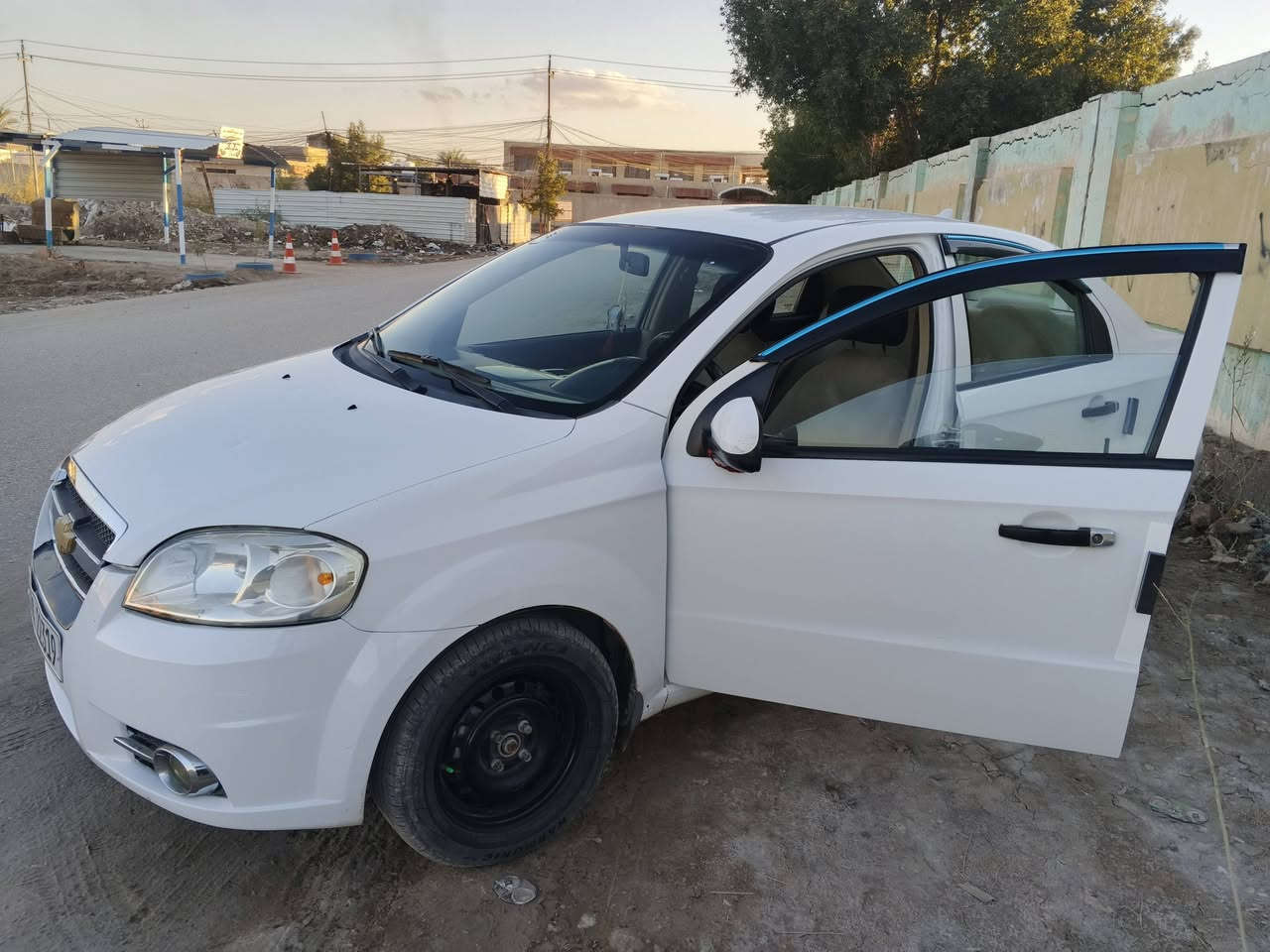 سلام عليكم افيو خليجي موديل 2011.محرك مفتوح فول اوتو سنويه بسمي لل2029 السياره بيهه رش شبر باب السايق والوراهه وبيهه بارد الجاملغ الامامي والباب. مكان السياره بابل محاويل. الخاص مغلق الشراي يتصل ***********.السعر 73وبيهه مجال
