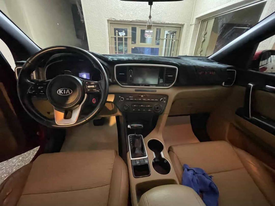 سبورتج2020خليجية بيها صبغ بنيد ماشية 120 محركها 1600السعر160ورقة التفاصيل ع هذا الرقم***********
