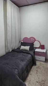 للبيع غرفه نفر متكونه من ٤ قطع نظيفه بس بيها كم شخط و بسعر 250 و بيها ...