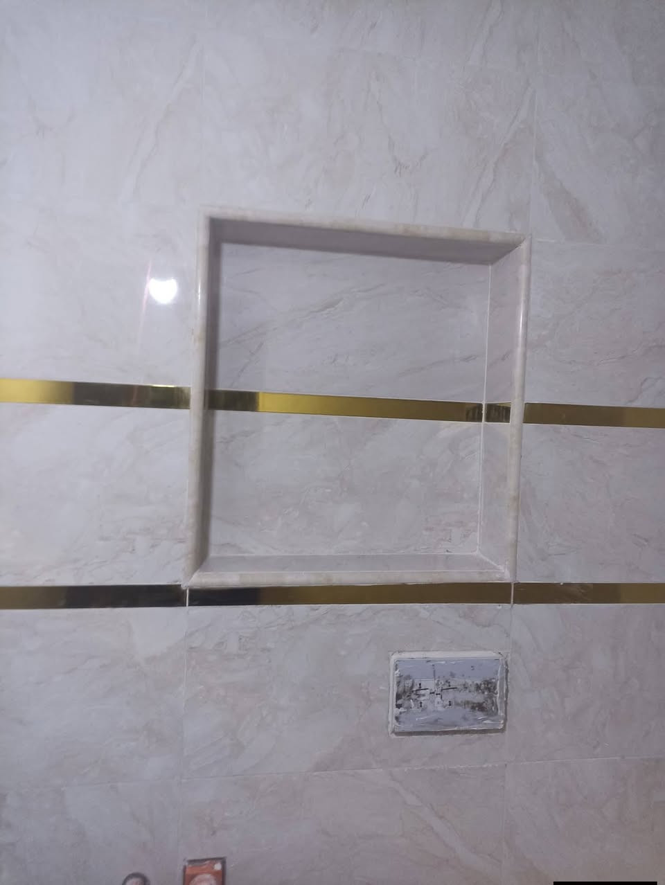 ابومالك المصري لتطبيق السيراميك والبوراسلين وبايات الدرج كادر كامل شغل هندسي***********
