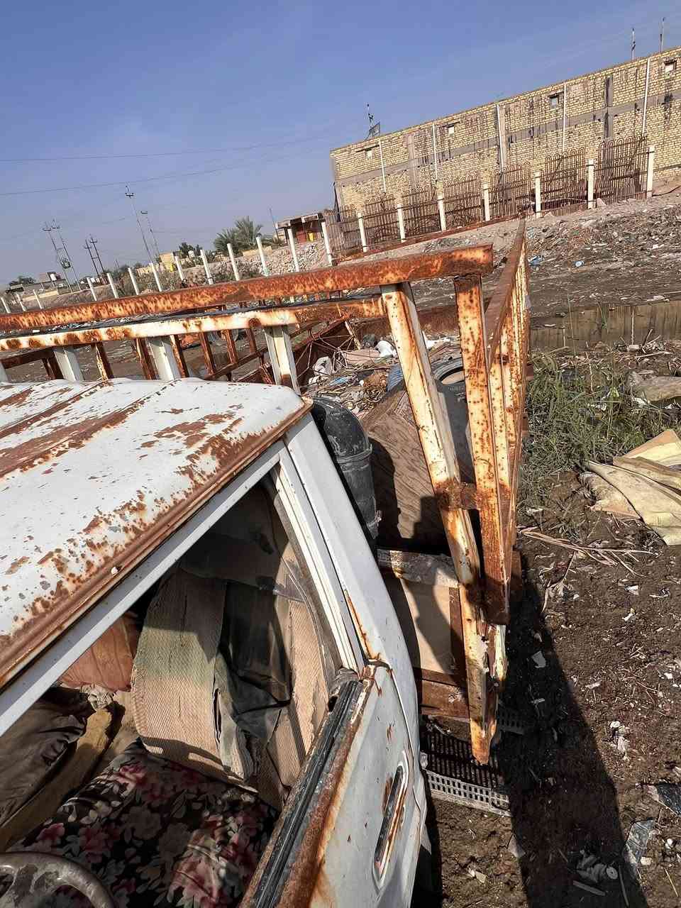 سلام عليكم سياره داينه للبيع سياره متروكه محرك شغال بس متروك استفسار  تواصل على هذه رقم *********** ول موشراي لا يتعبني الف رحمه لهلكم عنوان ناصريه مركز
