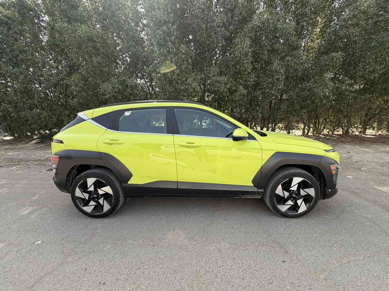 السلام عليكم
هونداي كونا فول الشكل الجديد للبيع مرقمه بغداد 
‏2024 Hyundai Kona Limited 
مواصفات خاصة لمتد 1/1 VIP بانوراما

حادث السيارة ربع بنيد  ودعامية والسيارة ليبل واحد صور الحادث موجوده 

1- بصمه + بصمه ابواب لمس + بصمة تشغيل عن بعد 
2- بانوراما 
3-كيج الكتروني متغير 
4- رادارات كل التجاهات مع كاميرات عدد 4 امامي وخلفي وجانبي مع رؤية 360 درجة بيرد فيو
5-كير تعليگ بالستيرن
6-نقط عمياء
7-رادارات وتنبيه الخروج عن المسار 
8-قيادة الية 
9- تتقدم للامام وللخلف ب بصمه 
10-هندبريك بصمه
11-كشنات جلد
12-كشنات كهربائي 
14-كشنات تبريد وتدفئه امامي خلفي وتدفئه استيرن
15-بك لايت لد
16- لايت لد + زينون
17- شاشة كبيرة لمس
18- تثبيت سرعة
19- كاميرات اشاره تظهر بلدشبول
20- اشارة جانبيه
21- ويل كب كروم حجم 19 
22-تحديد مسار 
23-صندوق كهربائي
24- محرك 1600 تيربو
25-تبريد لمس
26- شحن وايرلس
27-نظام gps خرائط
28- شفتات كير ب ستيرن
29- حساسات امامي خلفي 
30 - تشغيل عن بعد 
31 - اوتو بارك 
32 - ماشية 9000 الف زيرو 
33 - مود ادرايف ( نورمال - سبورت -سمارت ) 
35 - نظام نزول منحدرات
37 - تبريد قطعتين
38 - شاشه ابل كار بلي واندرويد اوتو
‏39- AUTO HOLD
40- السماعات شركة BOSE صوت محيطي 9 سماعات 
 
سعرها 190$وبيها مجال بسيط 

مكان السيارة بغداد الامين الثانيه 
***********
