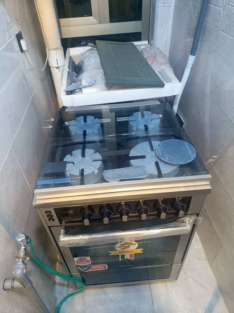 طباخ جديد غير مستعمل للبيع ايطالي درجه اولى سعره 500 ماخذي ب 900الف ***********
