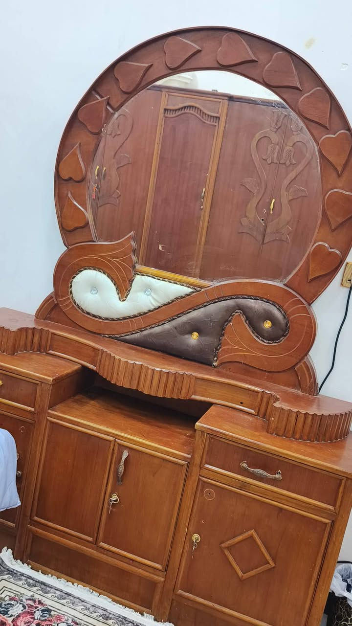 غرفه اخشاب صاج عراقي ثقيل غرفه مرتبه ونضيفه مستعجل ع بيعتهه رايدهه ب 850 وبيه مجال بسيط حك جيه  ما متواجد ع نت اتصال ع رقم *********** سيد عباس
