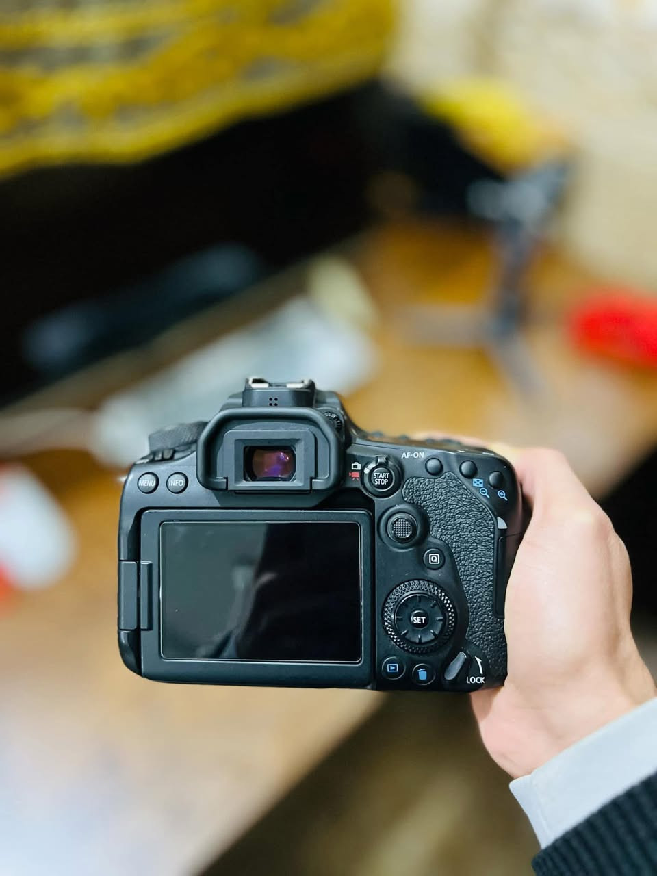 كاميرا كانون 90D نضافه 95‎%‎
للبيع سعرها مليون و 100 وبيها مجال

استخدام فيديو فقط

مع عدستها الاصلية وكامل الملحقات و الكارتون

للاستفسار الاتصال

‭0783 001 2789‬

‭0774 811 9891‬
