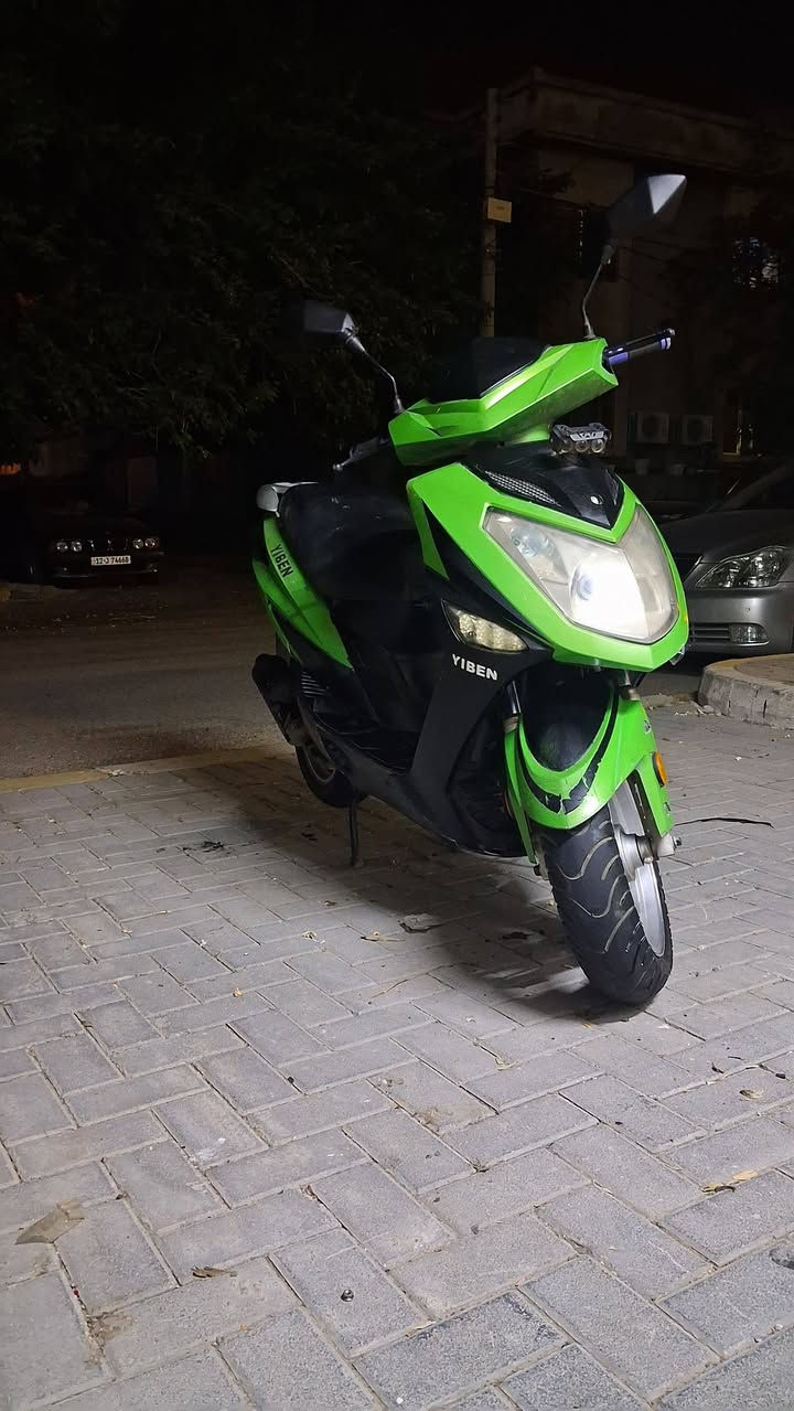 السلام عليكم دراجه YIBEN
مكينه  150cc  
مكينه  كبيره
دراجه كلش نضيفه بدون اي نقص
  كفرات نضيفه 
  تايرات جداد 
ابريك دسك مو استهلاكي 
الدراجه خير من الله بدون اي مصرف  
دراجه عاليه ورزنه 
الشراي يتصل ويدلل 
***********
***********

